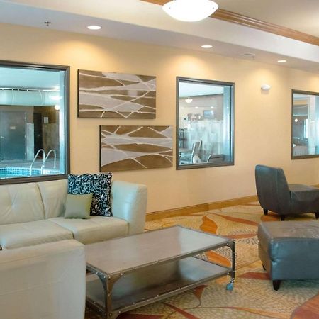 Grand Forks Lodge And Suites Экстерьер фото
