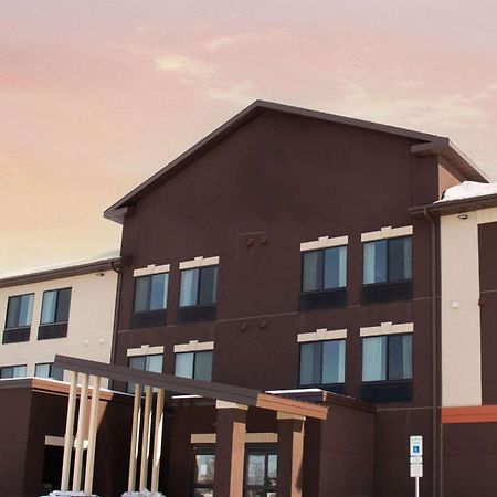 Grand Forks Lodge And Suites Экстерьер фото