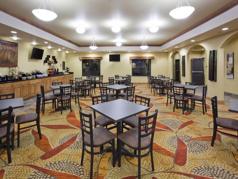 Grand Forks Lodge And Suites Экстерьер фото