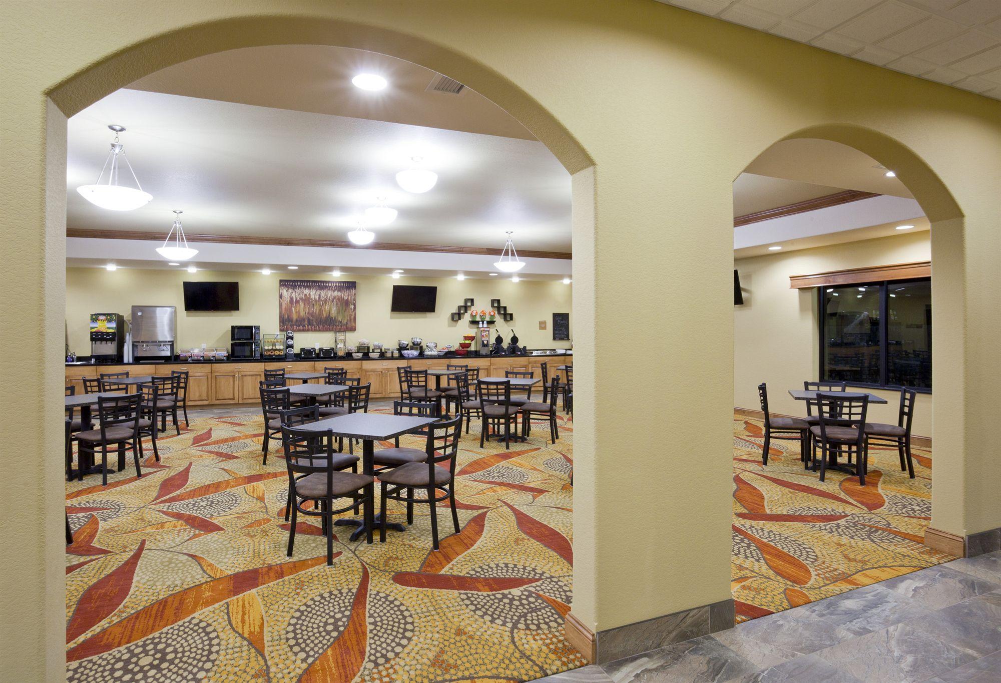 Grand Forks Lodge And Suites Экстерьер фото