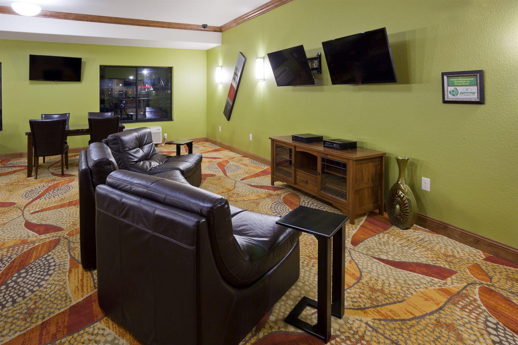 Grand Forks Lodge And Suites Экстерьер фото