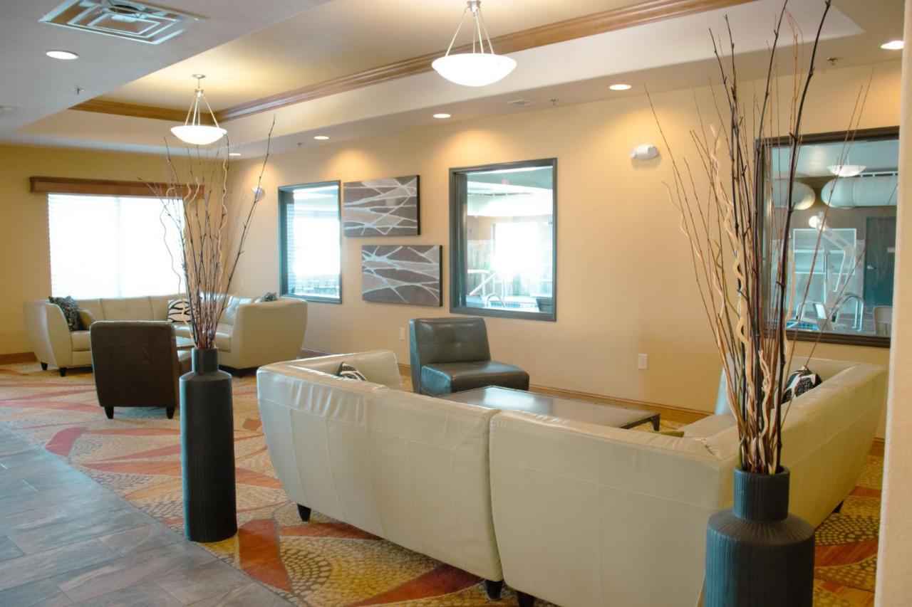 Grand Forks Lodge And Suites Экстерьер фото