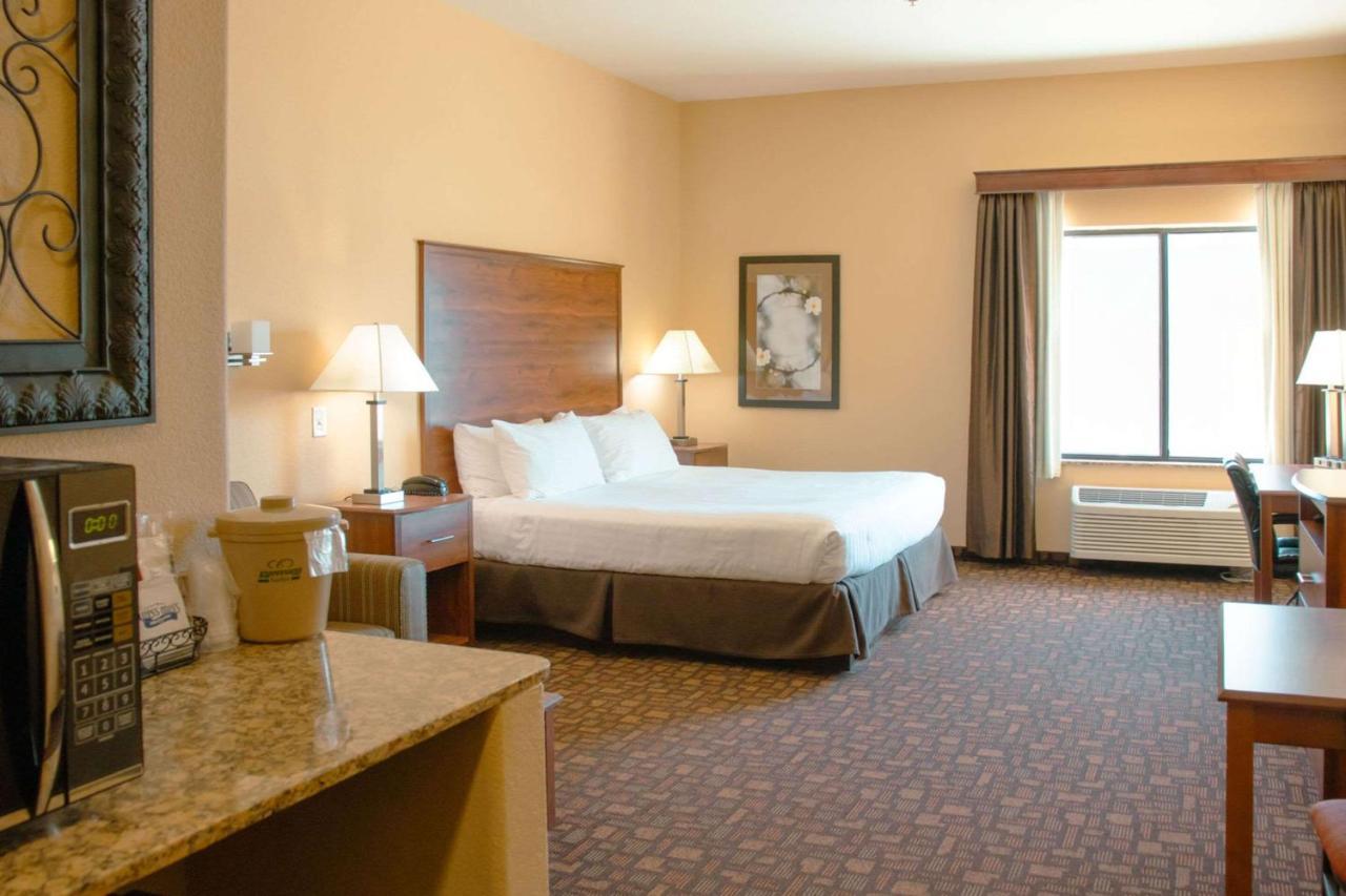 Grand Forks Lodge And Suites Экстерьер фото