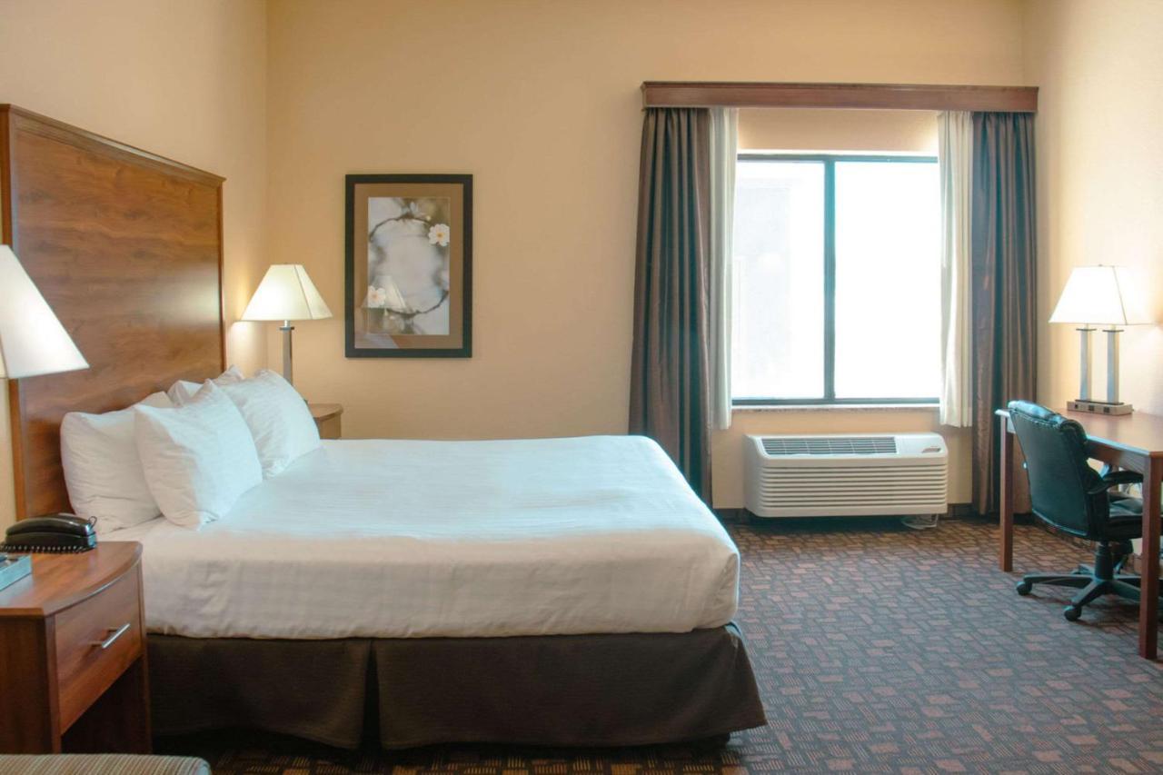 Grand Forks Lodge And Suites Экстерьер фото