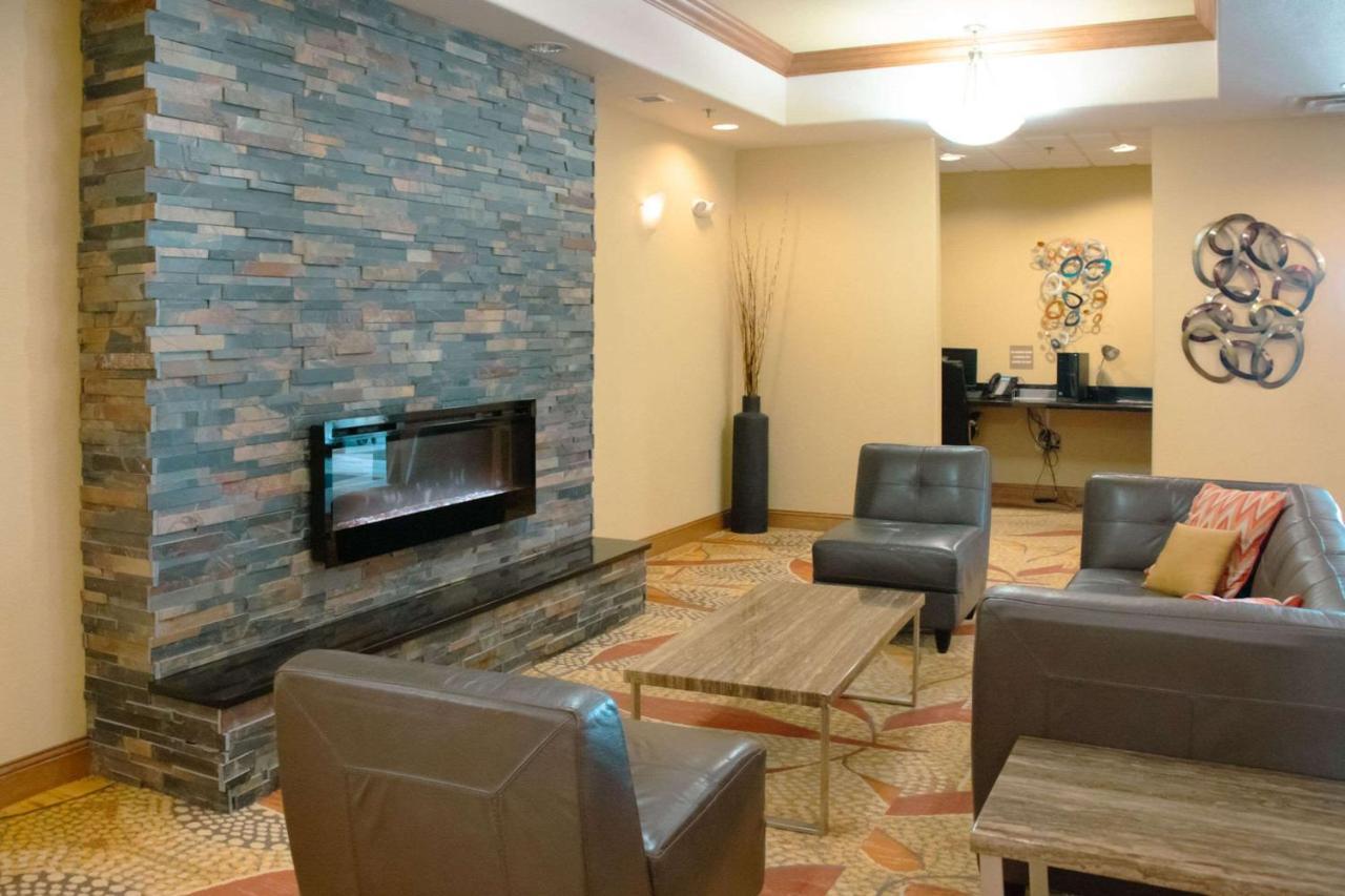 Grand Forks Lodge And Suites Экстерьер фото