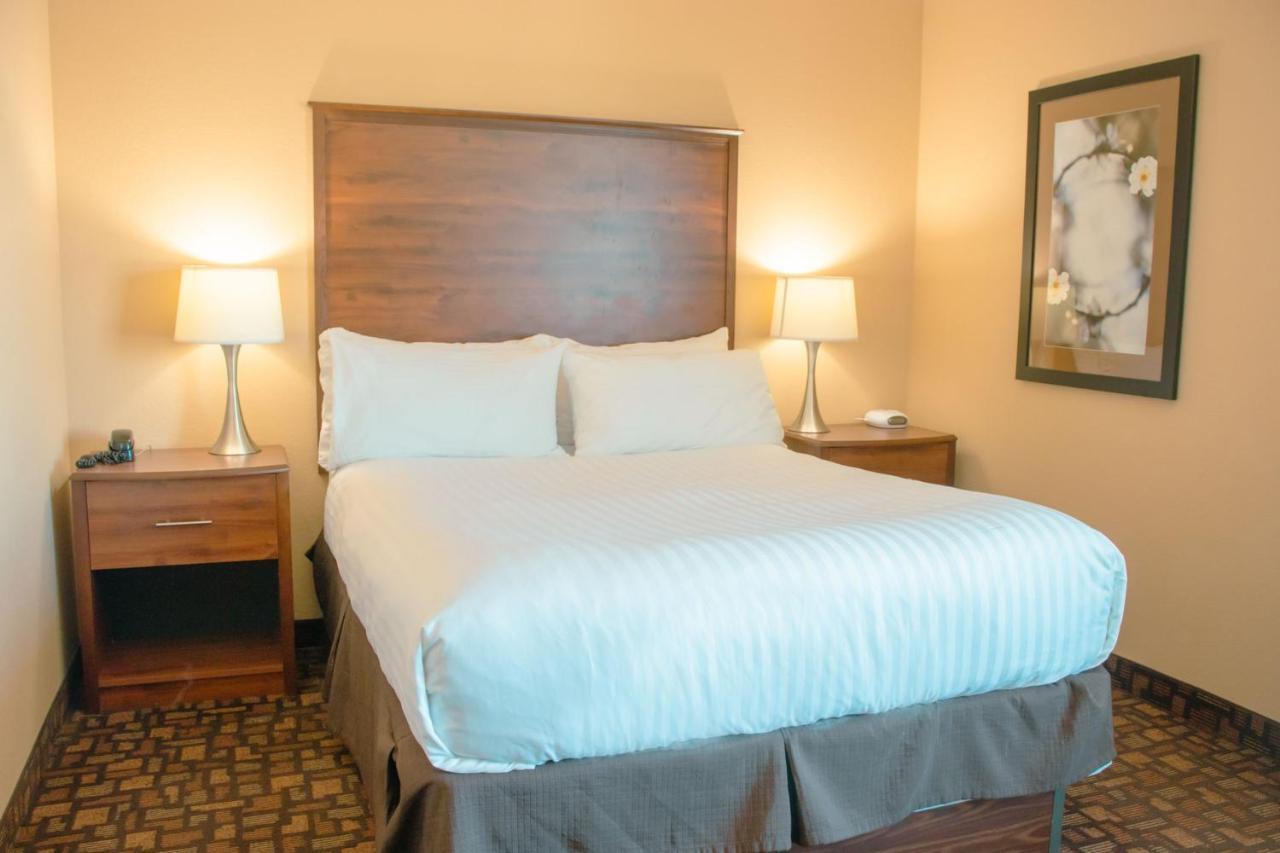 Grand Forks Lodge And Suites Экстерьер фото