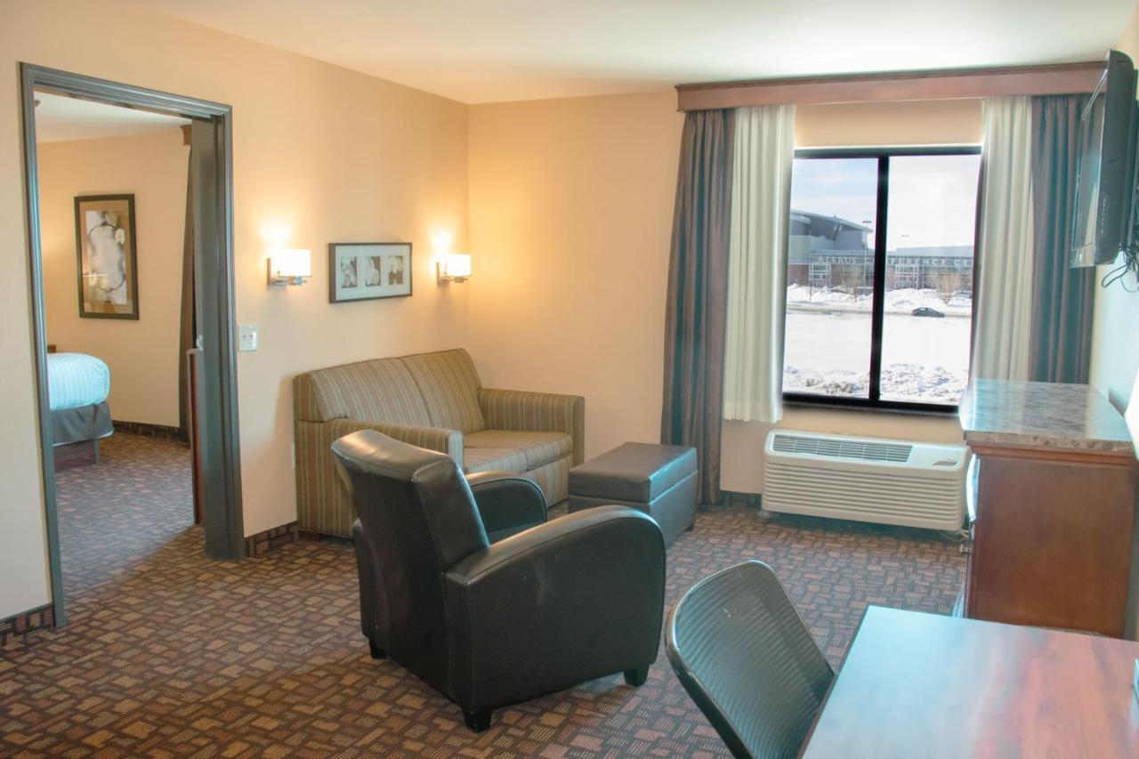 Grand Forks Lodge And Suites Экстерьер фото
