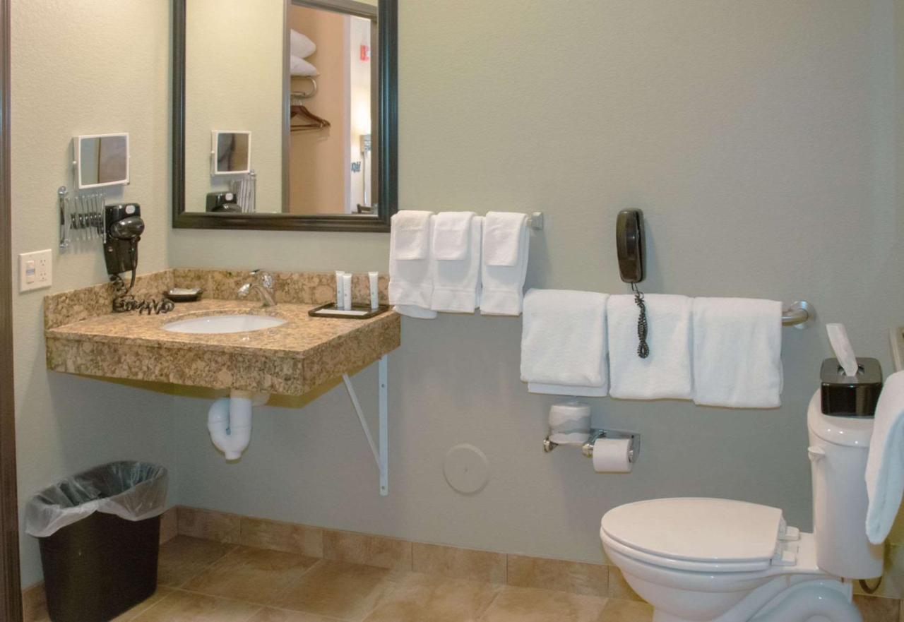 Grand Forks Lodge And Suites Экстерьер фото