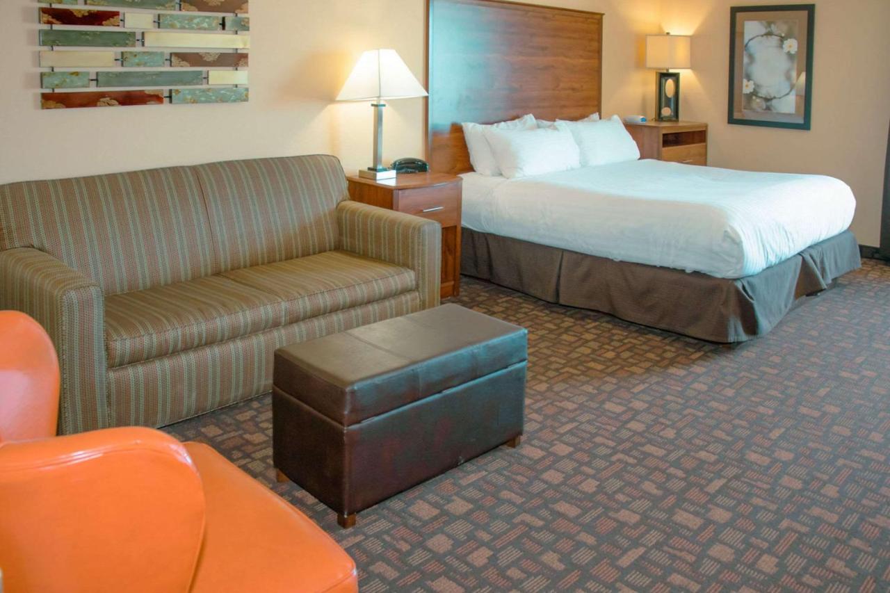 Grand Forks Lodge And Suites Экстерьер фото