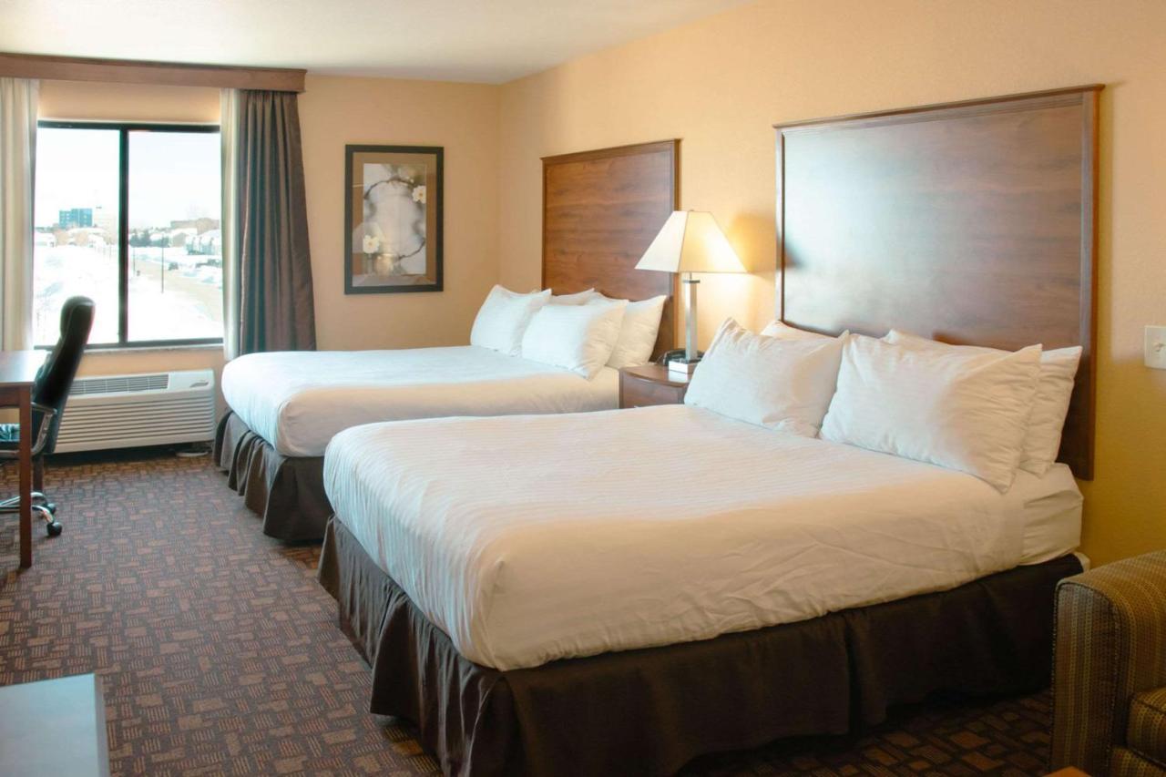 Grand Forks Lodge And Suites Экстерьер фото