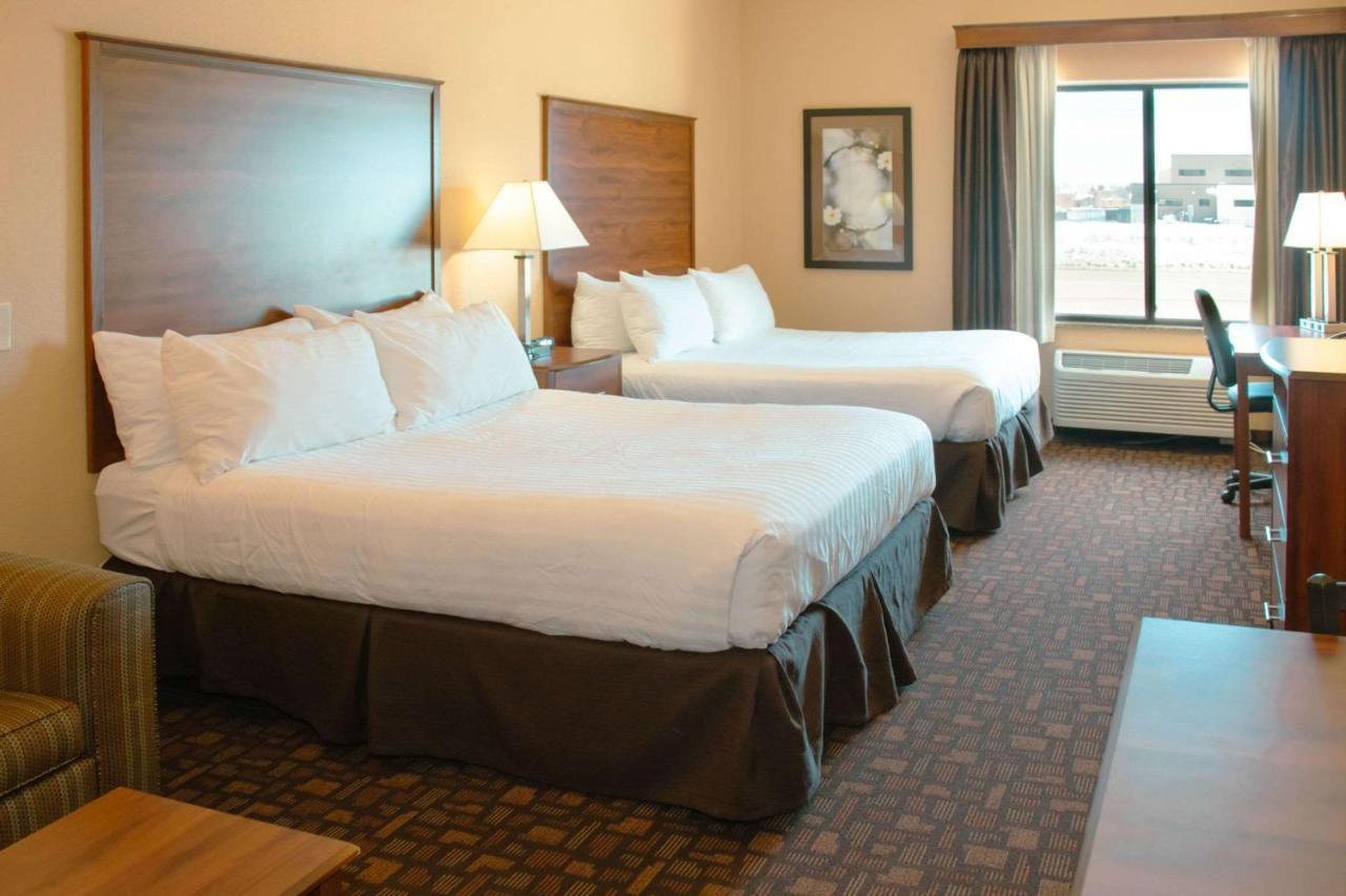 Grand Forks Lodge And Suites Экстерьер фото