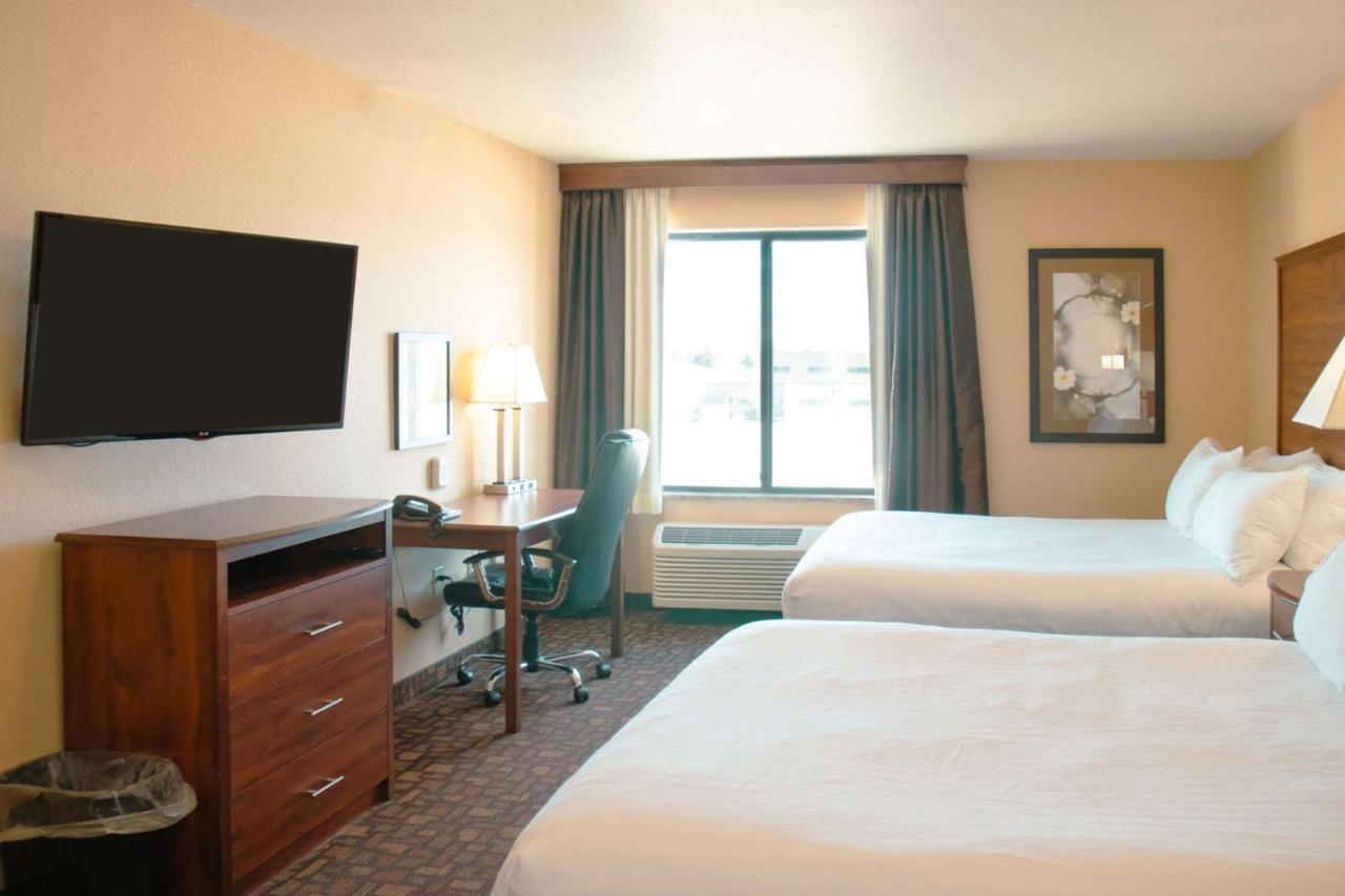 Grand Forks Lodge And Suites Экстерьер фото