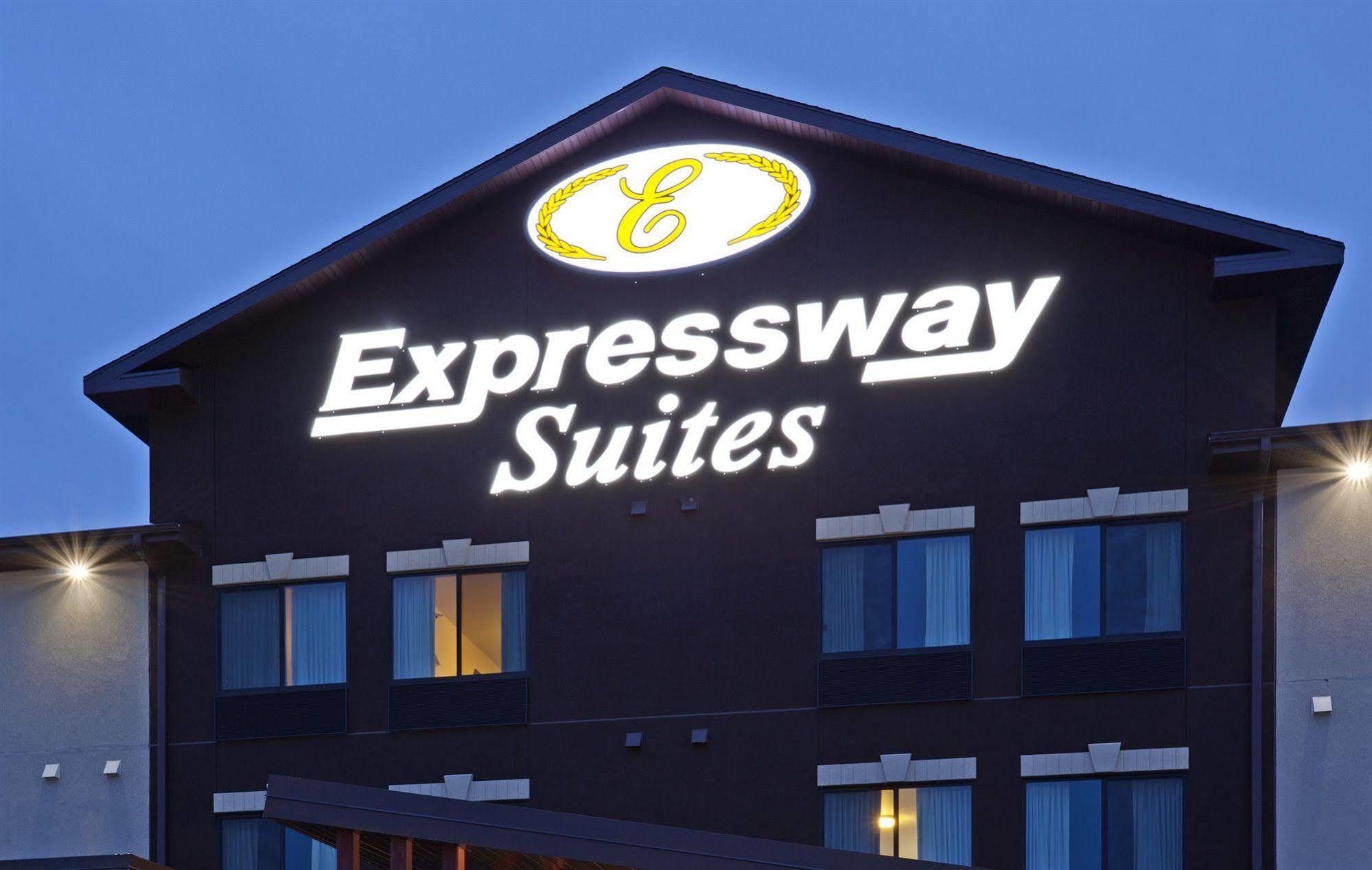 Grand Forks Lodge And Suites Экстерьер фото