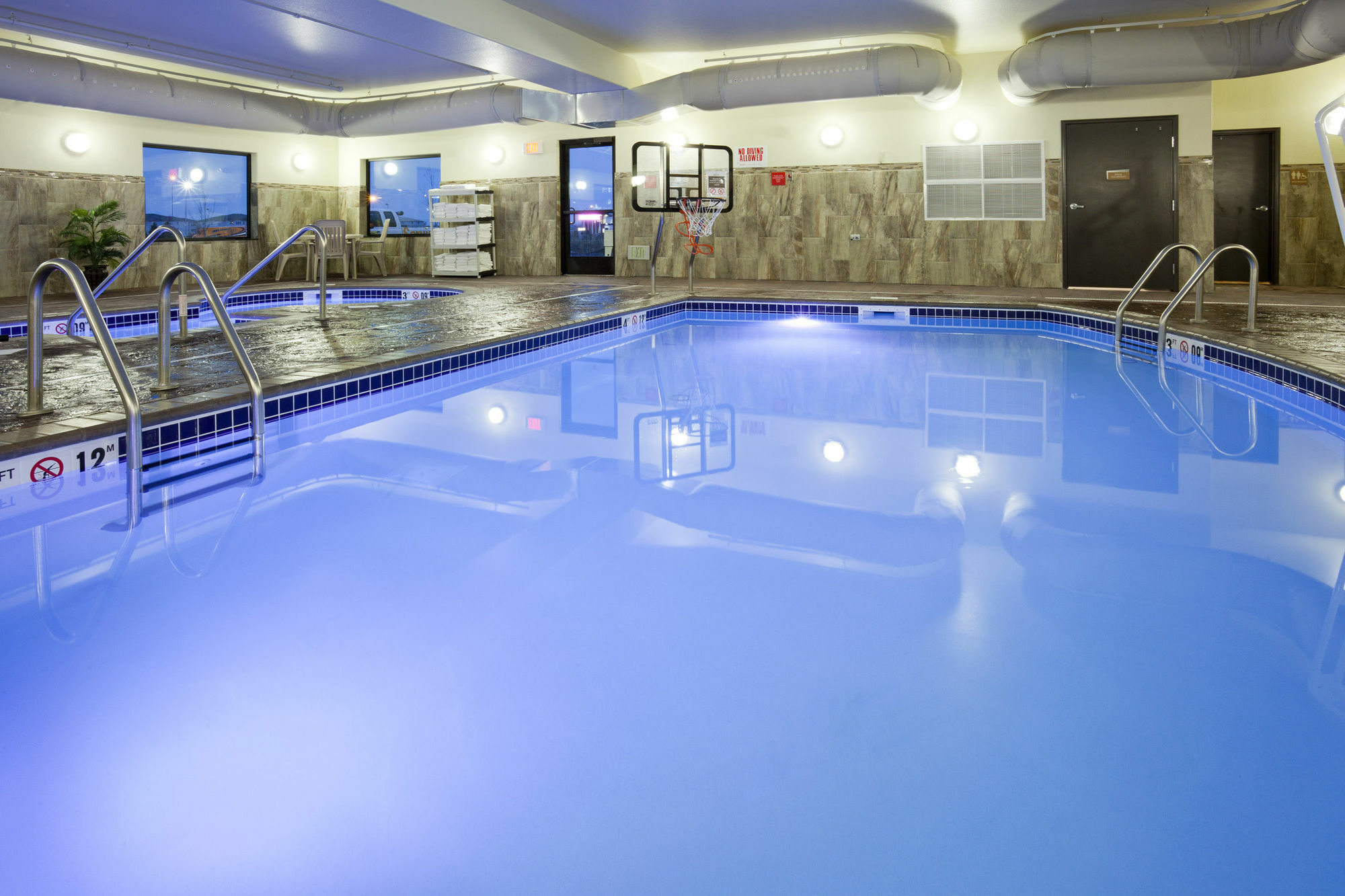 Grand Forks Lodge And Suites Экстерьер фото