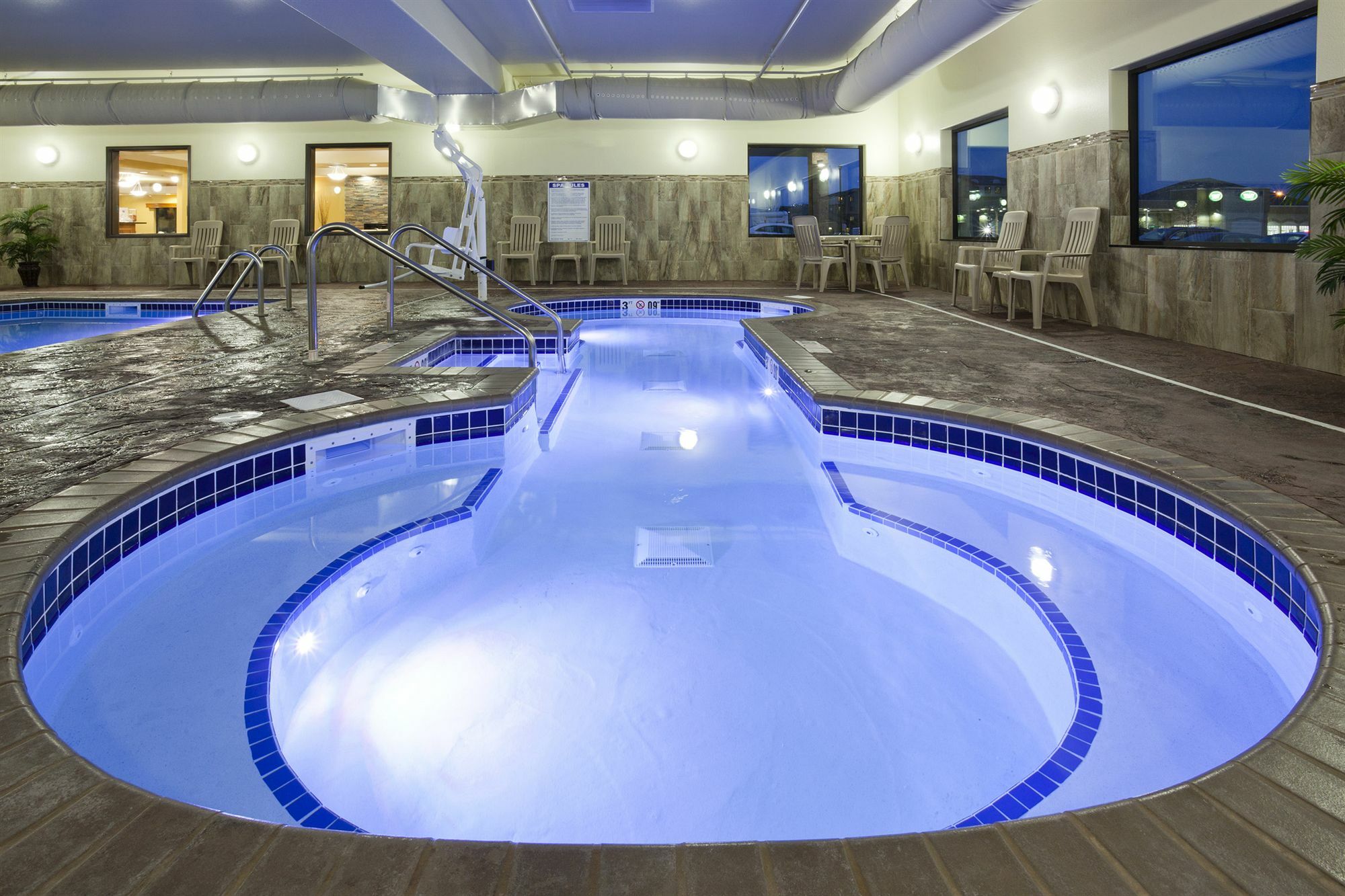 Grand Forks Lodge And Suites Экстерьер фото